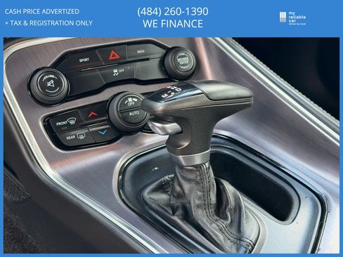 Used 2015 Dodge Challenger SXT image 20