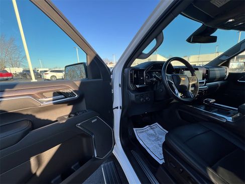 Used 2022 Chevrolet Silverado 1500 LTZ image 16
