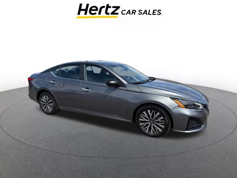 Used 2025 Nissan Altima 2.5 SV FWD image 1