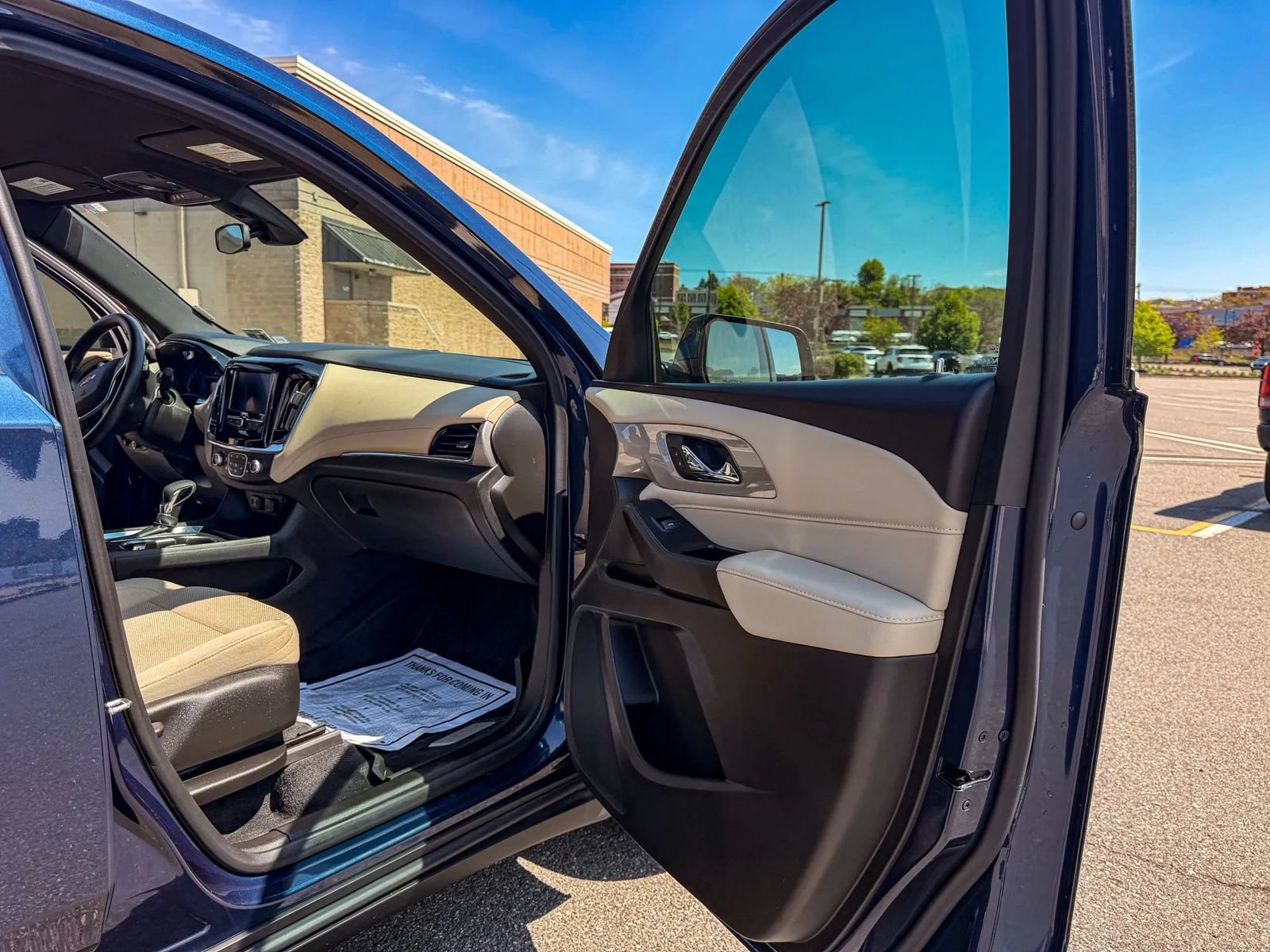 Used 2022 Chevrolet Traverse LS FWD image 10