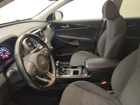 Used 2018 Kia Sorento FWD image 17