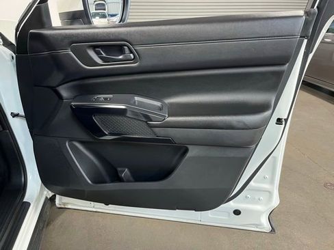 Used 2024 Nissan Pathfinder SV FWD image 11