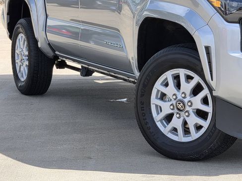 Used 2025 Toyota Tacoma SR5 AWD/4WD image 11