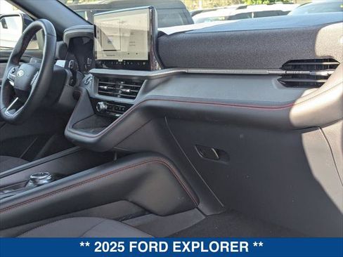 Used 2025 Ford Explorer ST-Line w/ Premium Package RWD image 23