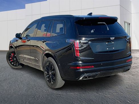 Used 2023 Cadillac XT6 Sport w/ LPO, ONYX Package image 3
