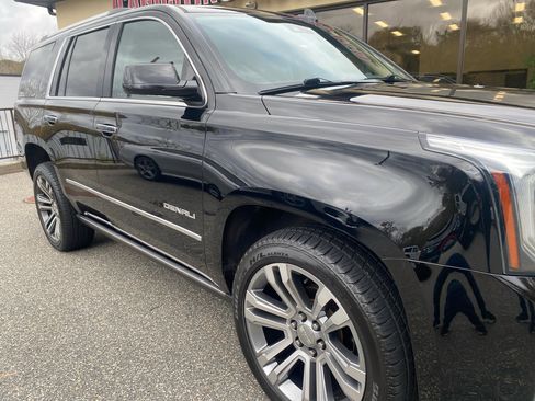 Used 2020 GMC Yukon Denali w/ Denali Premium Package image 39