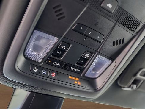 Used 2025 Cadillac XT6 Premium Luxury image 22