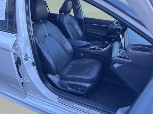 Used 2022 Toyota Camry XSE image 28
