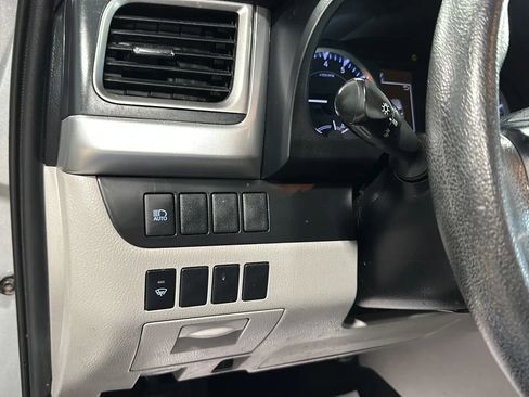 Used 2019 Toyota Highlander LE AWD/4WD image 29