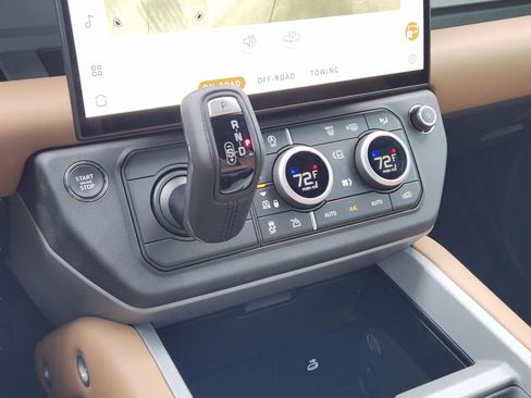 New 2026 Land Rover Defender 110 X AWD/4WD image 19