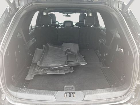 Used 2020 Ford Explorer XLT w/ Equipment Group 202A AWD/4WD image 11