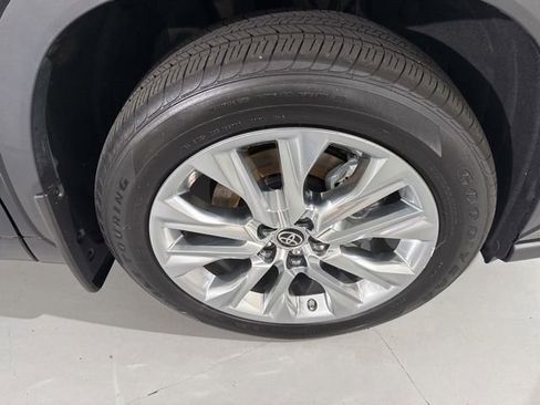 Used 2024 Toyota Highlander Limited AWD/4WD image 17