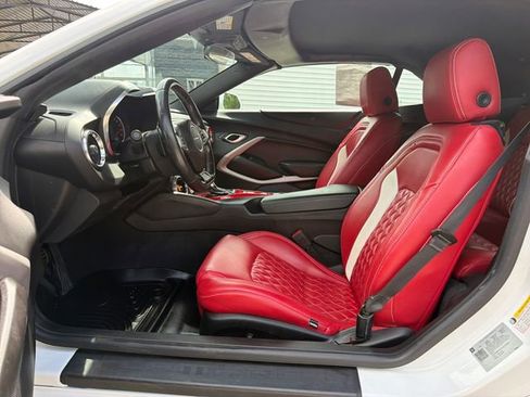 Used 2020 Chevrolet Camaro LT RWD image 13