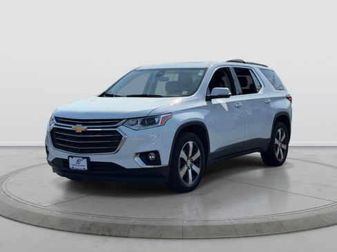 Used 2020 Chevrolet Traverse LT w/ LT Premium Package AWD/4WD image 3