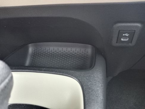 Used 2025 Toyota Corolla LE w/ Convenience Package image 18