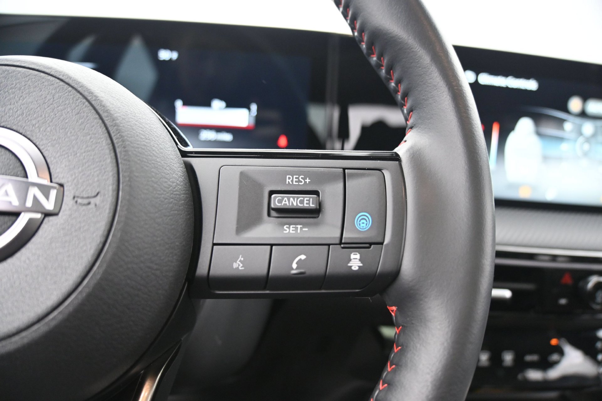 Used 2025 Nissan Kicks SR w/ SR Premium Package AWD/4WD image 22