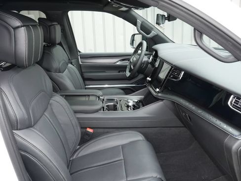 New 2026 Jeep Grand Wagoneer Summit w/ Rear Seat Video Group I AWD/4WD image 34