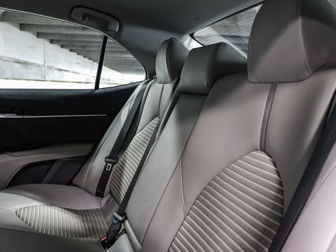 Used 2019 Toyota Camry SE FWD image 18