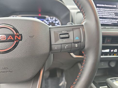 Used 2025 Nissan Rogue SV AWD/4WD image 15