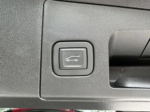 Certified 2025 Cadillac XT5 Luxury w/ LPO, Floor Liner Package FWD image 26