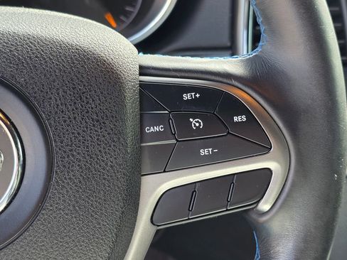 Used 2018 Jeep Grand Cherokee Laredo image 18