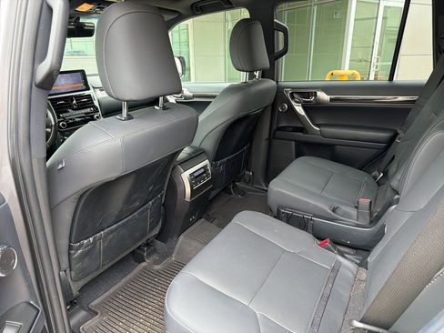 Used 2023 Lexus GX 460 Premium w/ Accessory Package image 3