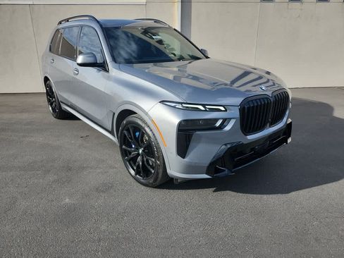 Used 2026 BMW X7 xDrive40i w/ M Sport Package AWD/4WD image 2