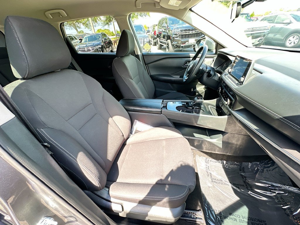 Used 2024 Nissan Rogue S FWD image 25