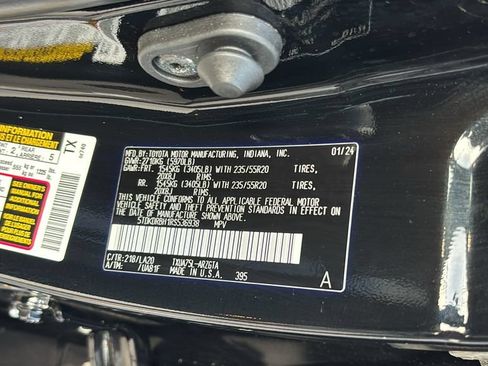 Used 2024 Toyota Highlander Platinum AWD/4WD image 37