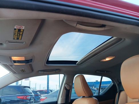 Used 2013 Lexus CT 200h w/ Seat Comfort Pkg image 8