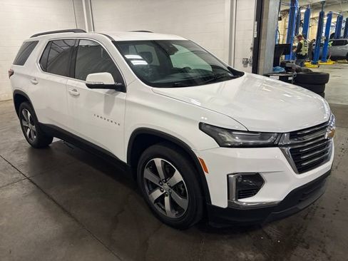 Used 2023 Chevrolet Traverse LT w/ LT Premium Package AWD/4WD image 3