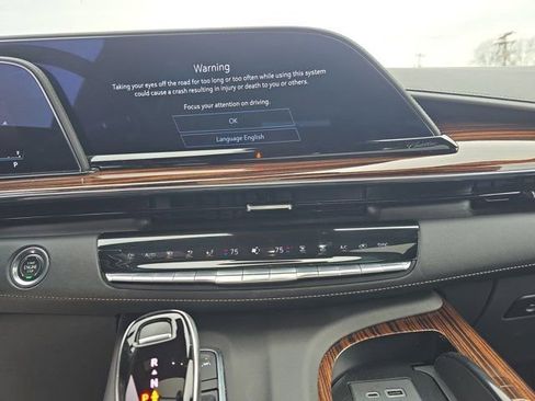 Used 2022 Cadillac Escalade ESV Luxury image 20