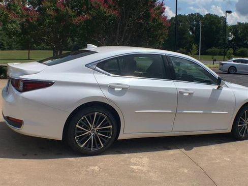 Used 2025 Lexus ES 300h ES 300h image 8