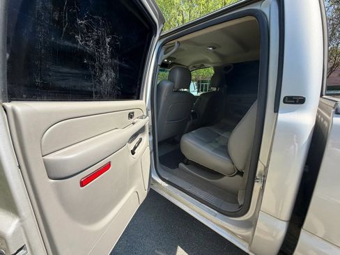 Used 2006 Chevrolet Silverado 3500 LT w/ Heavy-Duty Power Package AWD/4WD image 18