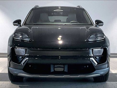 New 2026 Porsche Macan 4 Electric image 10