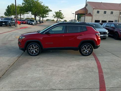 Used 2025 Jeep Compass Limited image 4