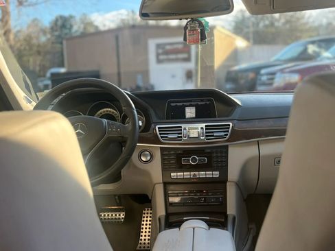 Used 2015 Mercedes-Benz E 350 4MATIC Sedan image 40