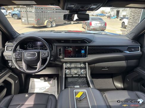 Used 2023 GMC Yukon XL Denali AWD/4WD image 17