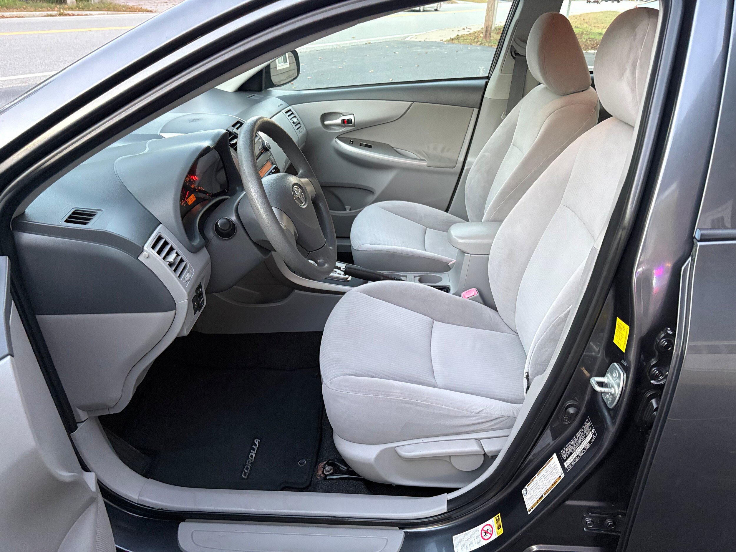 Used 2010 Toyota Corolla LE w/ All Weather Guard Pkg FWD image 9