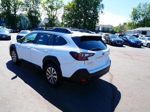 Used 2023 Subaru Outback Premium AWD/4WD image 5
