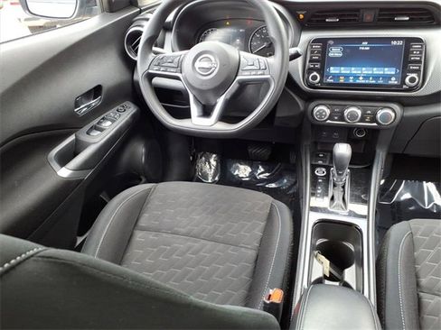 Used 2023 Nissan Kicks SV image 5