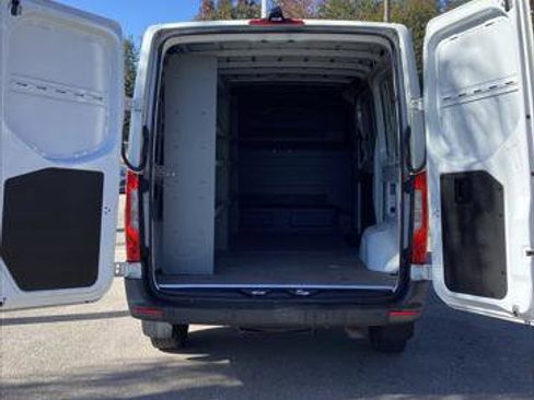 Used 2022 Mercedes-Benz Sprinter 1500 image 11