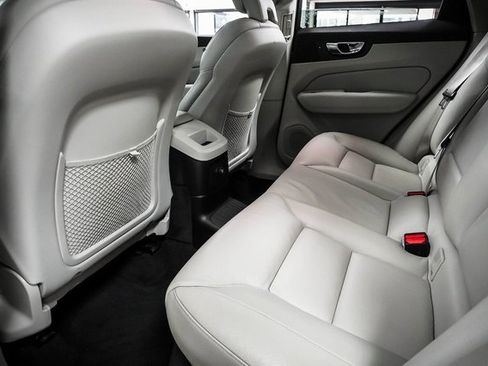 Used 2019 Volvo XC60 T8 Momentum image 19