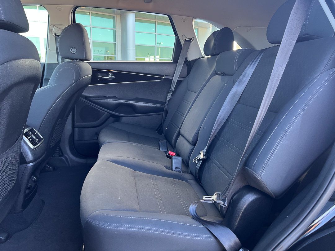 Used 2020 Kia Sorento LX FWD image 26