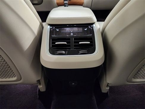 Used 2021 Volvo XC90 T6 Momentum w/ Advanced Package image 31