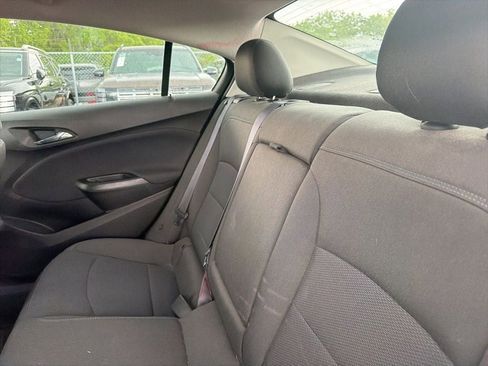 Used 2017 Chevrolet Cruze LT w/ Convenience Package FWD image 10
