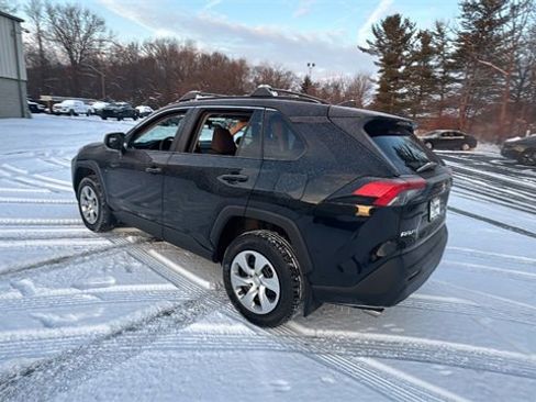 Used 2021 Toyota RAV4 LE image 7