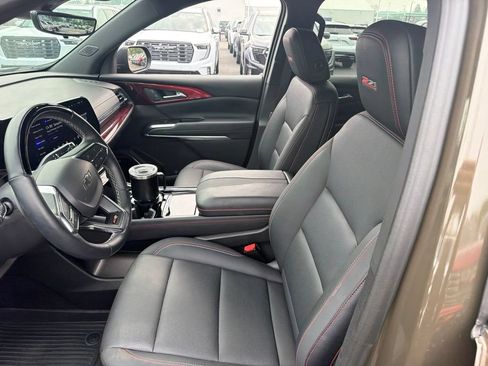 Used 2025 Chevrolet Traverse Z71 w/ Enhanced Driving Package AWD/4WD image 7