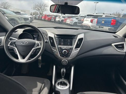 Used 2016 Hyundai Veloster Base image 9
