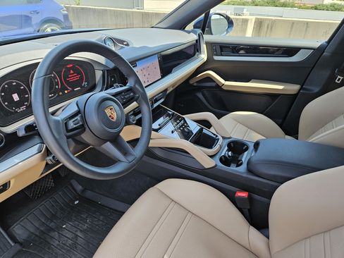 Certified 2026 Porsche Cayenne Coupe AWD/4WD image 4